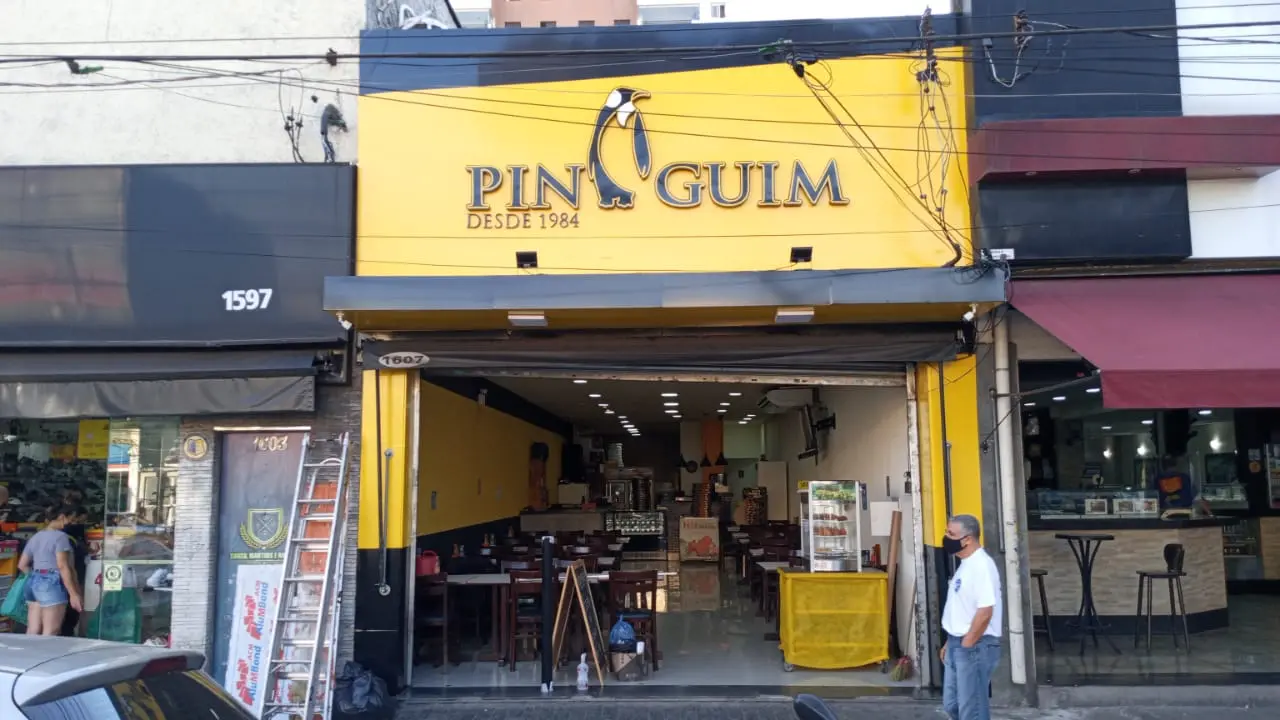 Fachada comercial do comercio do restaurante Pinguim