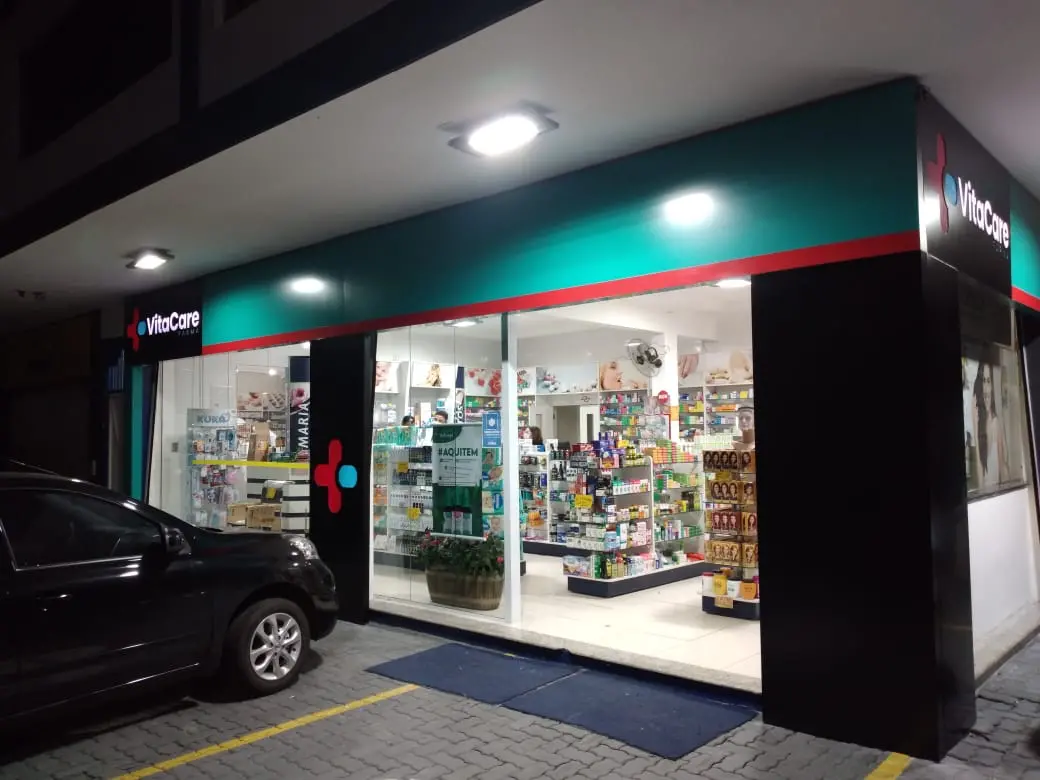 Fachada Comercial Moderna da cliente Vital Care