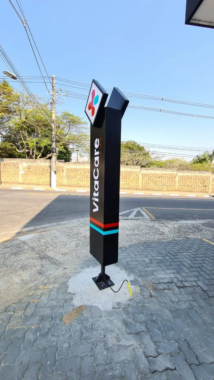 Totem de fachada