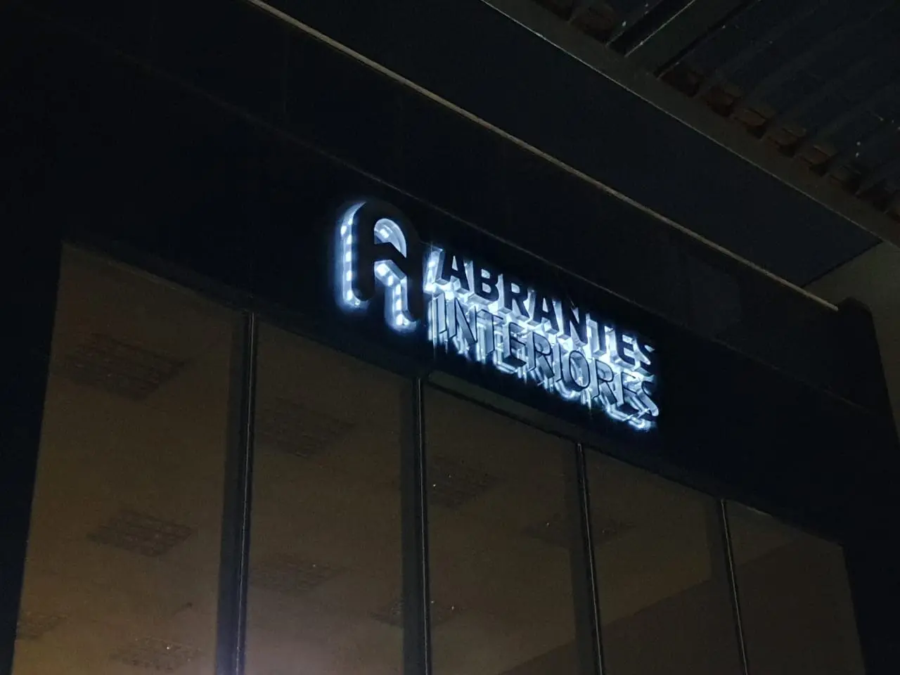 Letreiro em acrilico